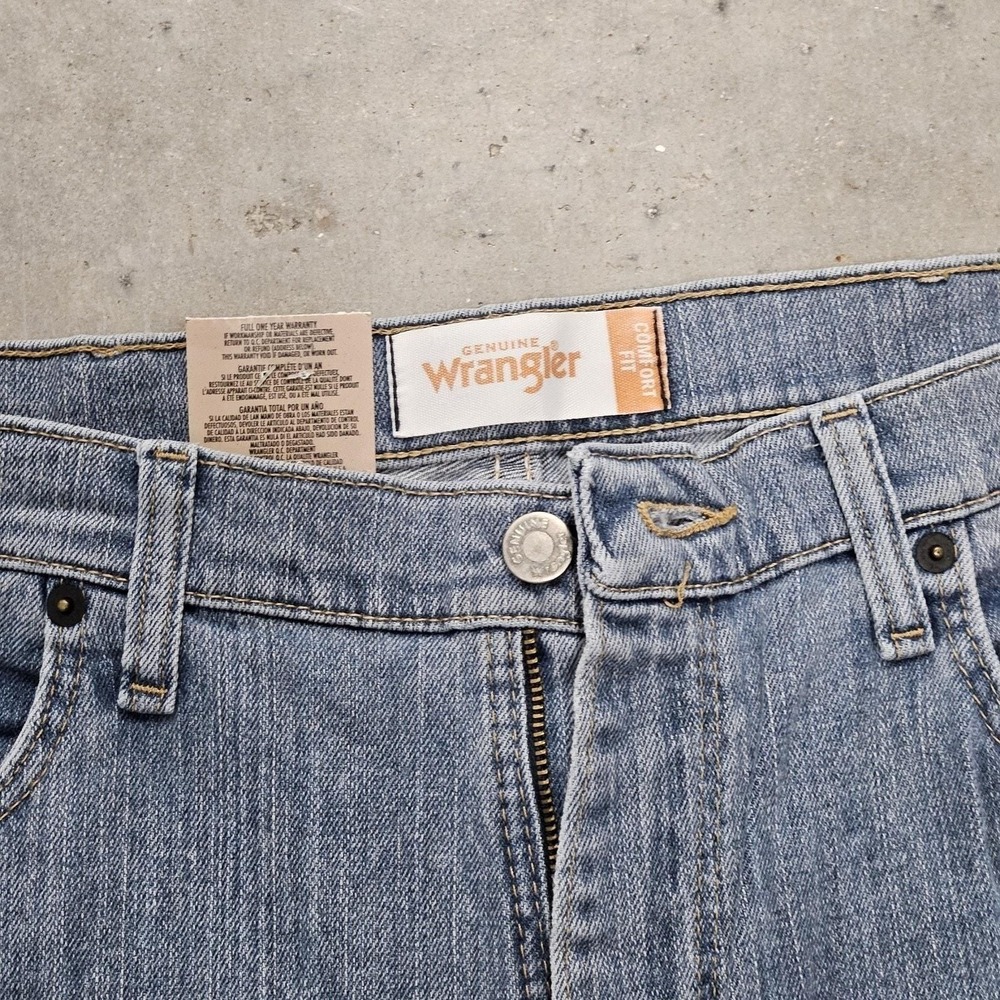 NWT Wrangler Rugged Men's Comfort Fit Jean 36x29 - Wrangler Authentics - Picture 5 of 8